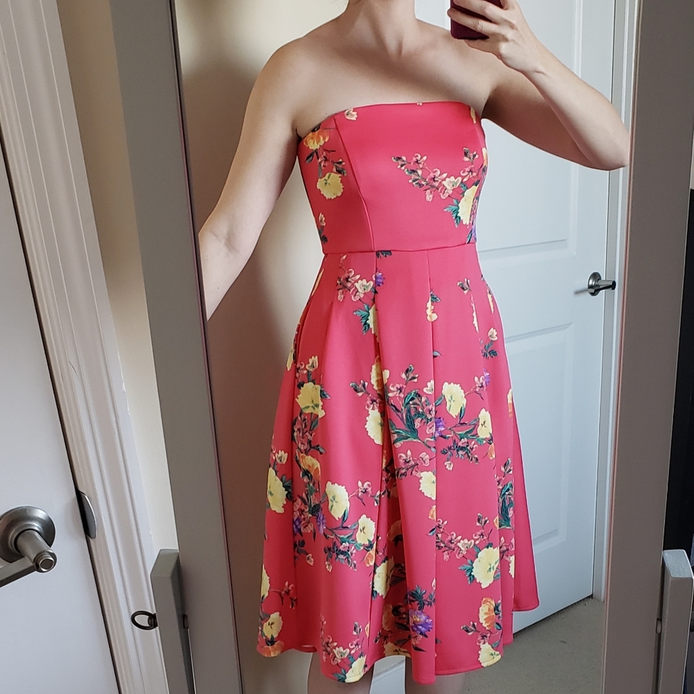 NY&Co. Strapless Coral Tropical Floral Scuba Dress Sz S